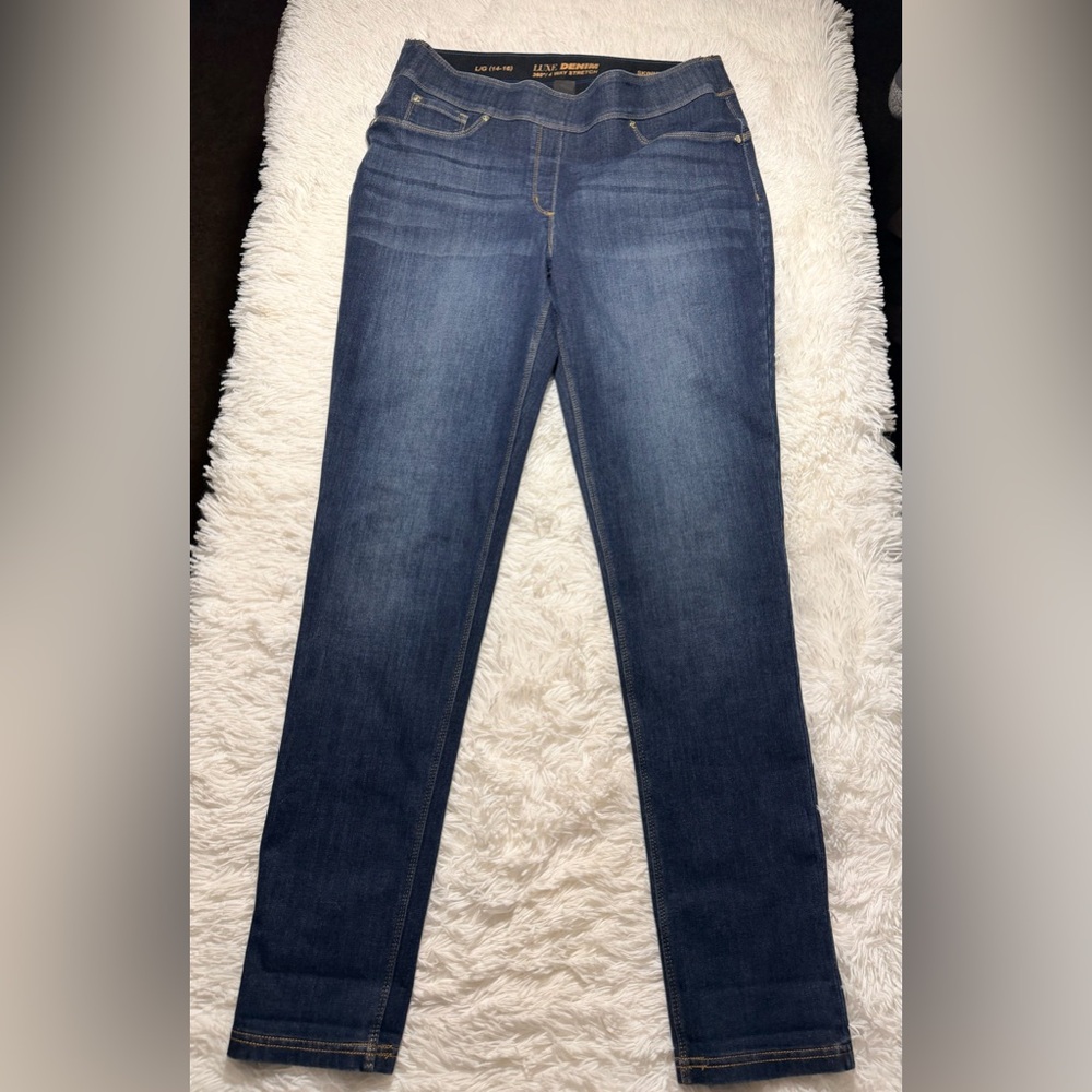 Stylish Indigo Women's Straight Leg Jeans